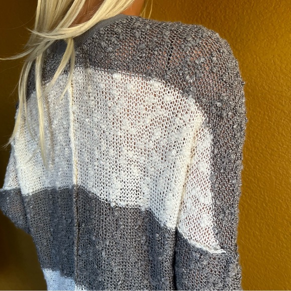 ELAN V-Neck Light Tunic Color-block Sweater - Picture 5 of 10